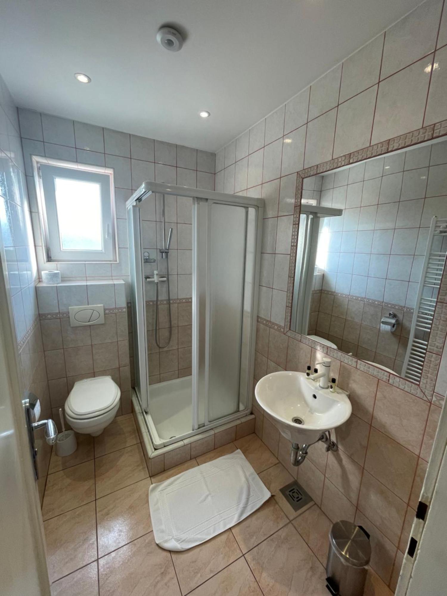 Guesthouse Stremljan Medvode Extérieur photo